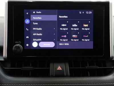 2025 Toyota RAV4 FWD - Photo 19