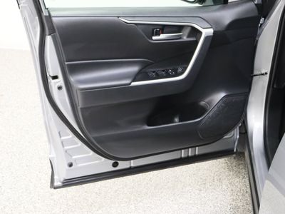 2025 Toyota RAV4 FWD - Photo 12