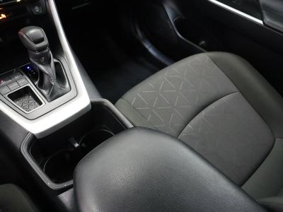 2025 Toyota RAV4 FWD - Photo 17