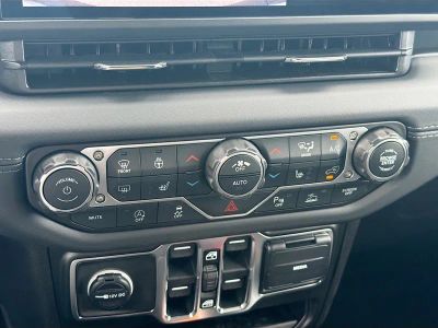 2026 Jeep Wrangler — photo 31 view