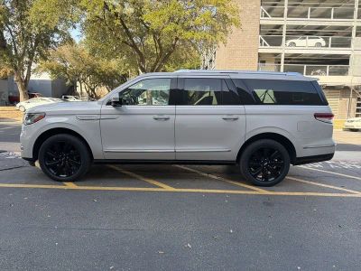 2023 Lincoln Navigator L - Photo 4