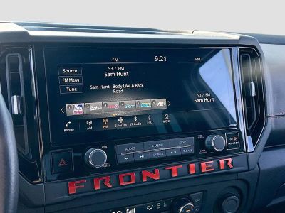 2025 Nissan Frontier — photo 14 view