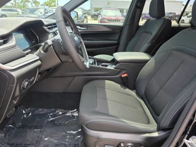 2026 Jeep Grand Cherokee — photo 13 view