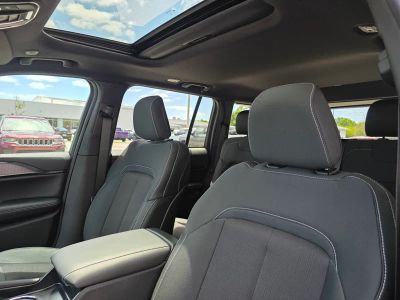 2026 Jeep Grand Cherokee — photo 12 view