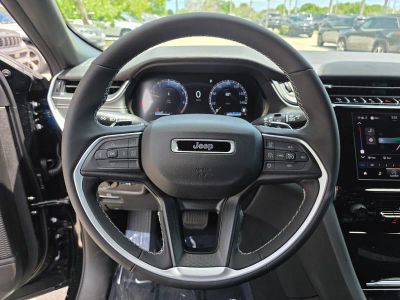 2026 Jeep Grand Cherokee — photo 17 view