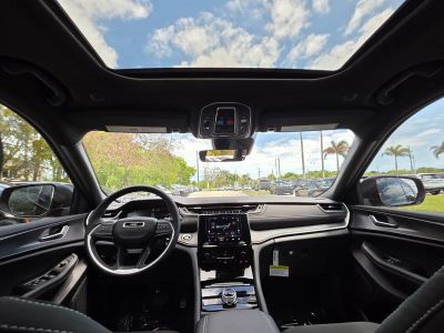 2026 Jeep Grand Cherokee — photo 10 view
