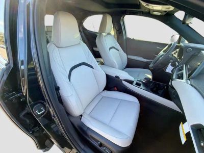 2025 Lexus UX — photo 14 view