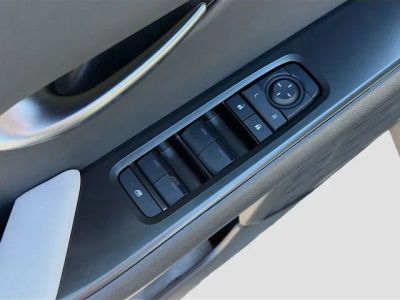 2025 Lexus UX — photo 21 view