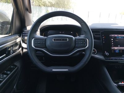 2024 Jeep Wagoneer L - Photo 12