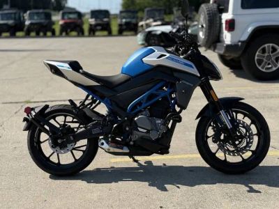 2023 CFMOTO 300NK — front three-quarter view