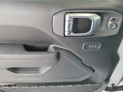 2026 Jeep Wrangler — photo 13 view