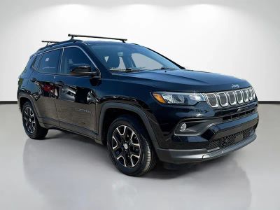2022 Jeep Compass Latitude in Black — front three-quarter view