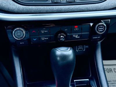 2022 Jeep Compass — photo 33 view