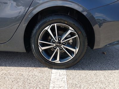 2024 Kia Forte - Photo 10