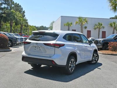 2026 Toyota Highlander Hybrid - Photo 2