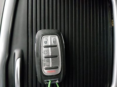 2024 Chrysler Pacifica — photo 15 view