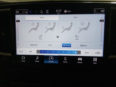 2024 Chrysler Pacifica — photo 18 view
