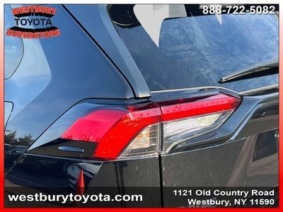 2025 Toyota RAV4 - Photo 13