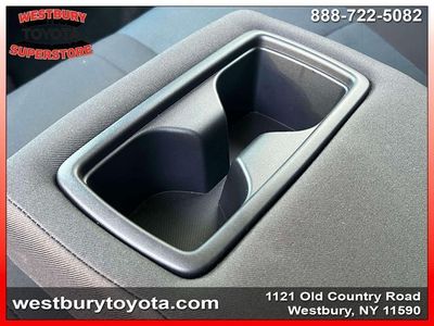2025 Toyota RAV4 - Photo 18
