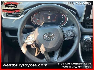 2025 Toyota RAV4 - Photo 17