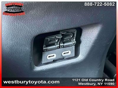 2025 Toyota RAV4 - Photo 19