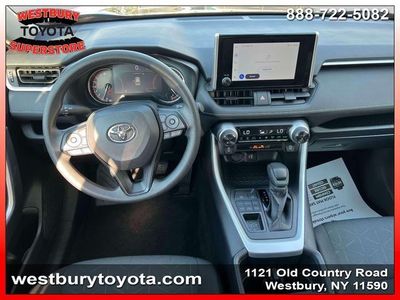 2025 Toyota RAV4 - Photo 16