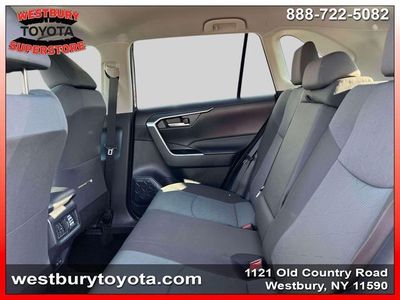 2025 Toyota RAV4 - Photo 15