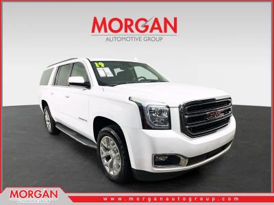 2019 GMC Yukon XL SLE in White — front three-quarter view