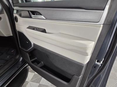 2025 Jeep Wagoneer — photo 33 view