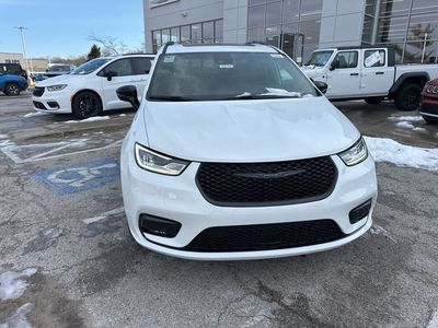 2026 Chrysler Pacifica — photo 9 view
