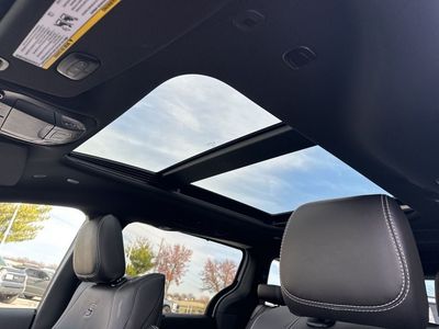 2026 Chrysler Pacifica — photo 12 view