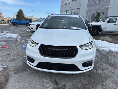2026 Chrysler Pacifica — photo 10 view