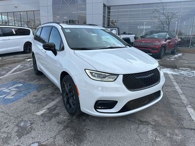 2026 Chrysler Pacifica — rear three-quarter view