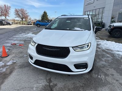 2026 Chrysler Pacifica — photo 11 view