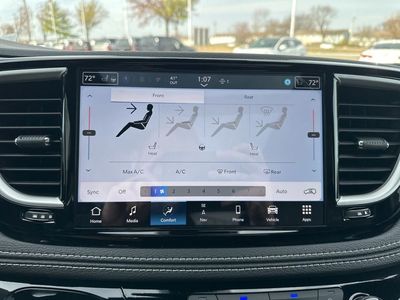 2026 Chrysler Pacifica — photo 15 view