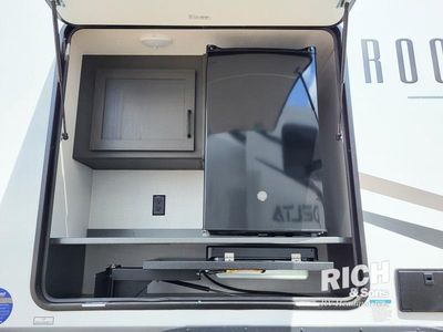 2025 Forest River Rockwood Ultra Lite - Photo 6