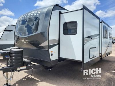 2025 Forest River Rockwood Ultra Lite - Photo 2