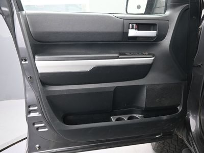 2026 2017 Toyota Tundra SR5 5.7L V8 w/FFV Truck CrewMax — photo 16 view