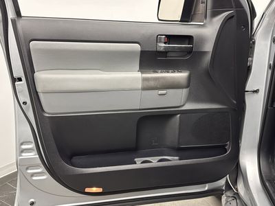 2016 Toyota Sequoia - Photo 8