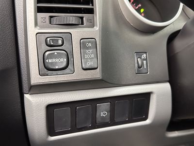 2016 Toyota Sequoia - Photo 16