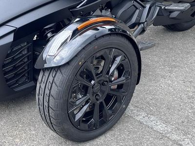 2025 Can-Am Spyder F3 Limited Dark Wheels - Photo 11