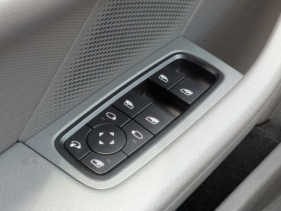 2023 Porsche Taycan — photo 23 view