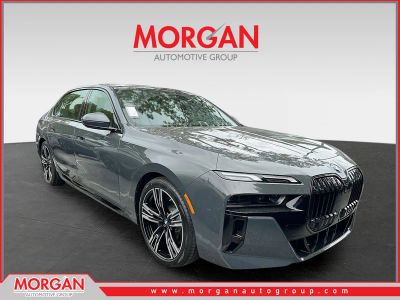 2026 BMW i7 eDrive50 in Dravit Grey Metallic — front three-quarter view