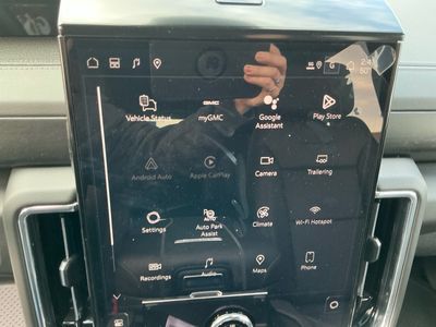 2026 GMC Yukon — photo 12 view