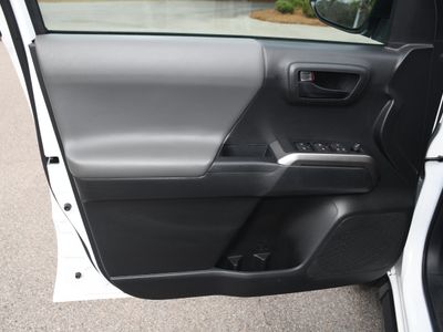 2022 Toyota Tacoma — photo 8 view