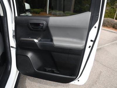 2022 Toyota Tacoma — photo 17 view
