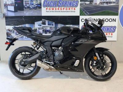 2026 Yamaha YZF-R7 — front three-quarter view