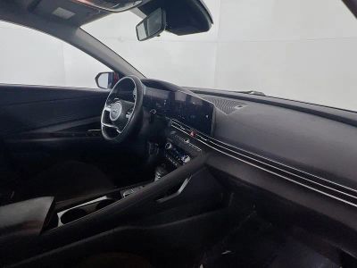 2023 Hyundai Elantra — photo 8 view