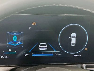 2023 Hyundai Elantra — photo 10 view
