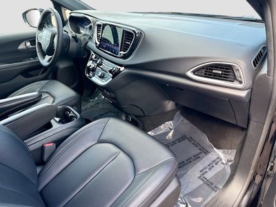 2025 Chrysler Pacifica - Photo 13
